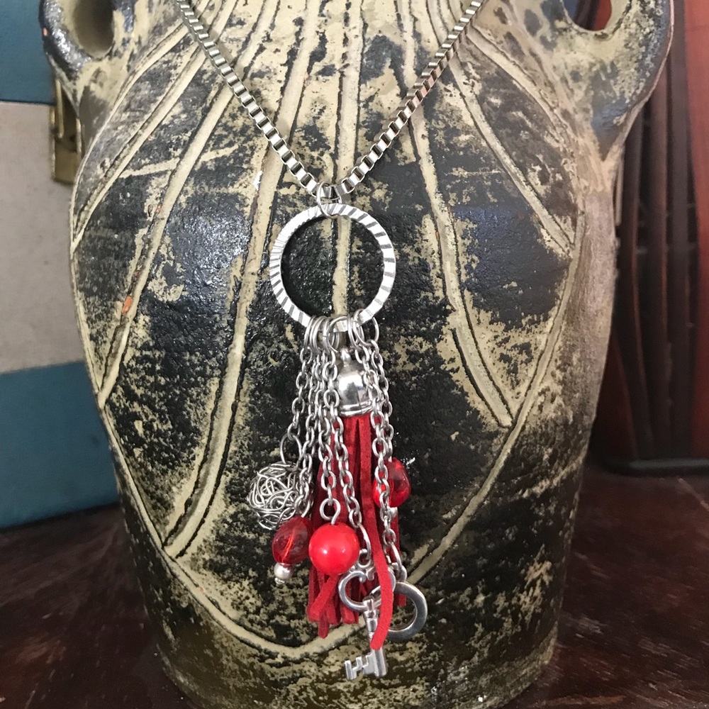 🆓 Necklace with charms and tassel